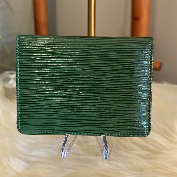 Authentic Louis Vuitton Green Epi Leather Card/ID Holder Wallet, EUC - Picture 2 of 14